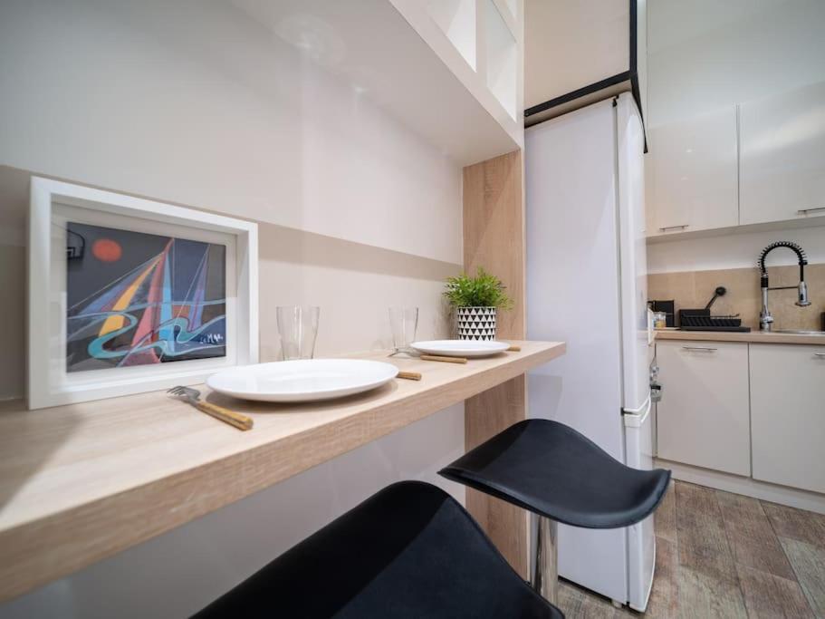 Appartement Tout Equipe 2 A 4 Couchages Au Coeur Du Vieux Port Marseille Luaran gambar