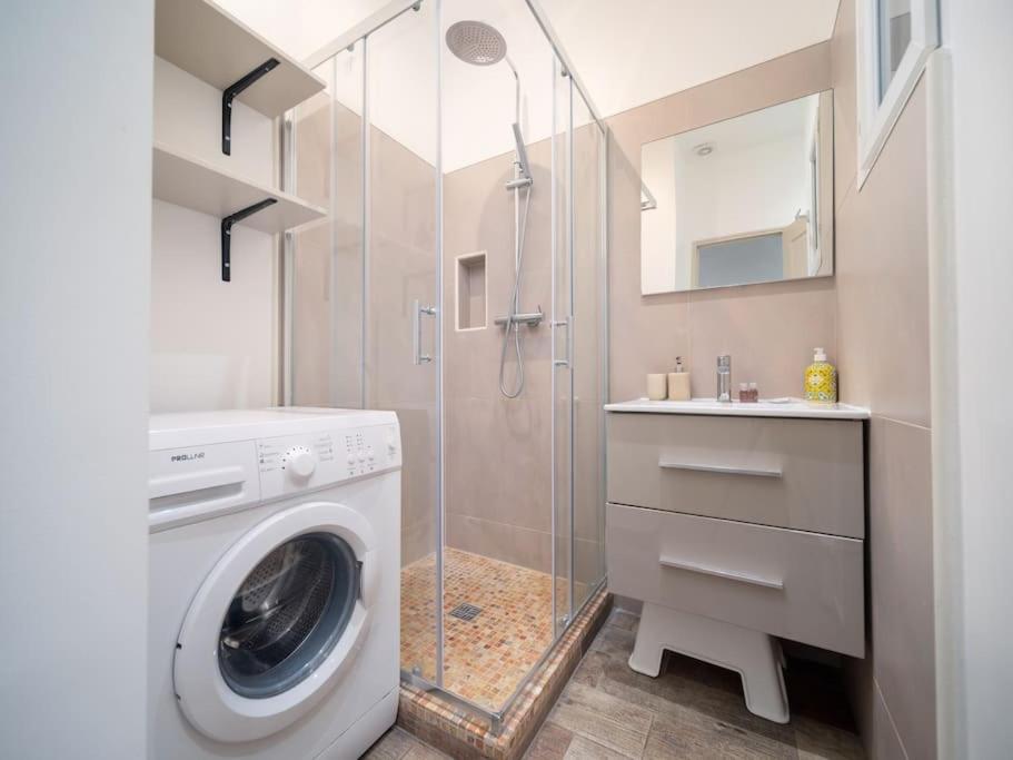 Appartement Tout Equipe 2 A 4 Couchages Au Coeur Du Vieux Port Marseille Luaran gambar